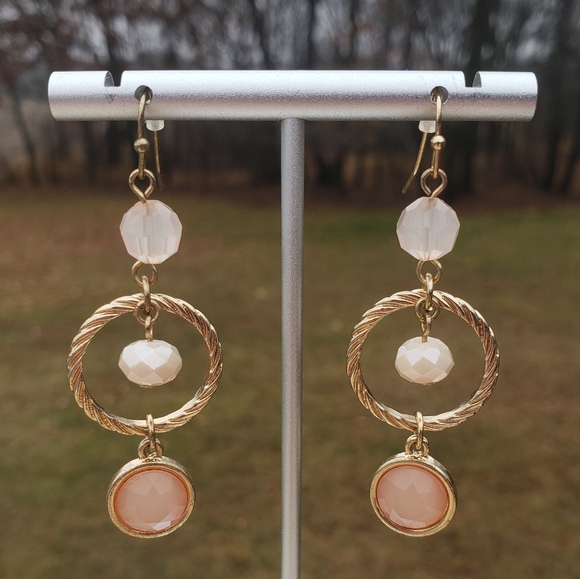 43. Pink peach and gold dangle earrings - Picture 5 of 5